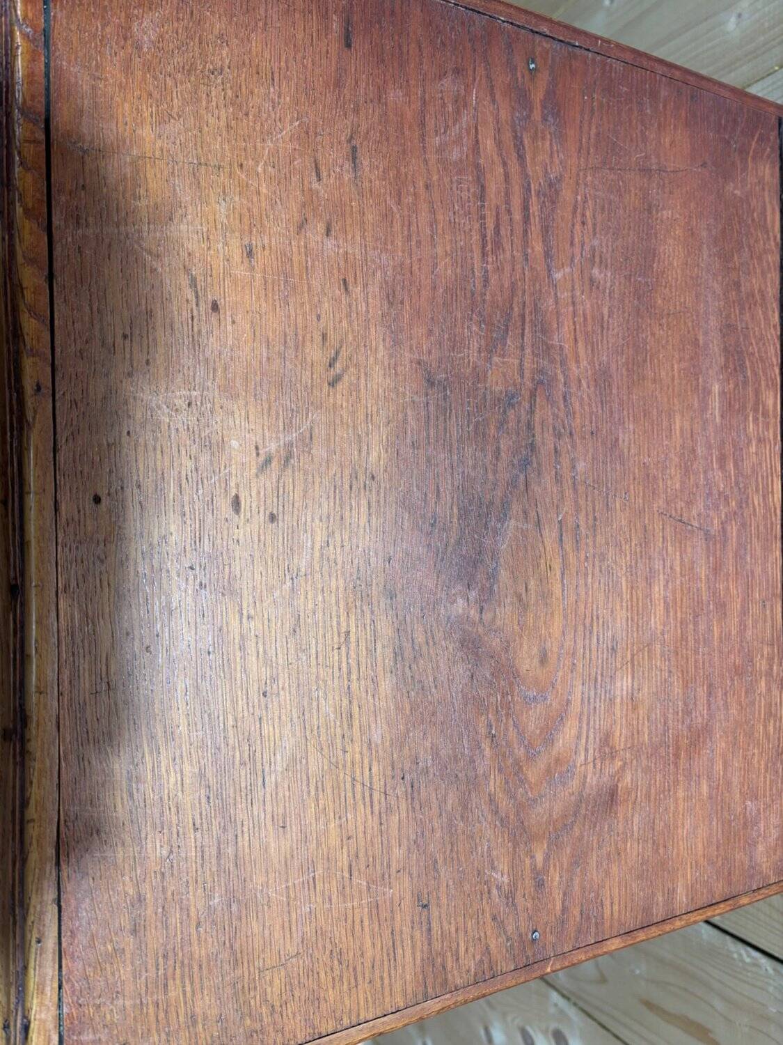 Antique oak chest of drawers - late 19th/early 20th century.