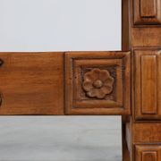 Chaise latérale ibérique en chêne sculpté rustique, Espagne vers 1900
