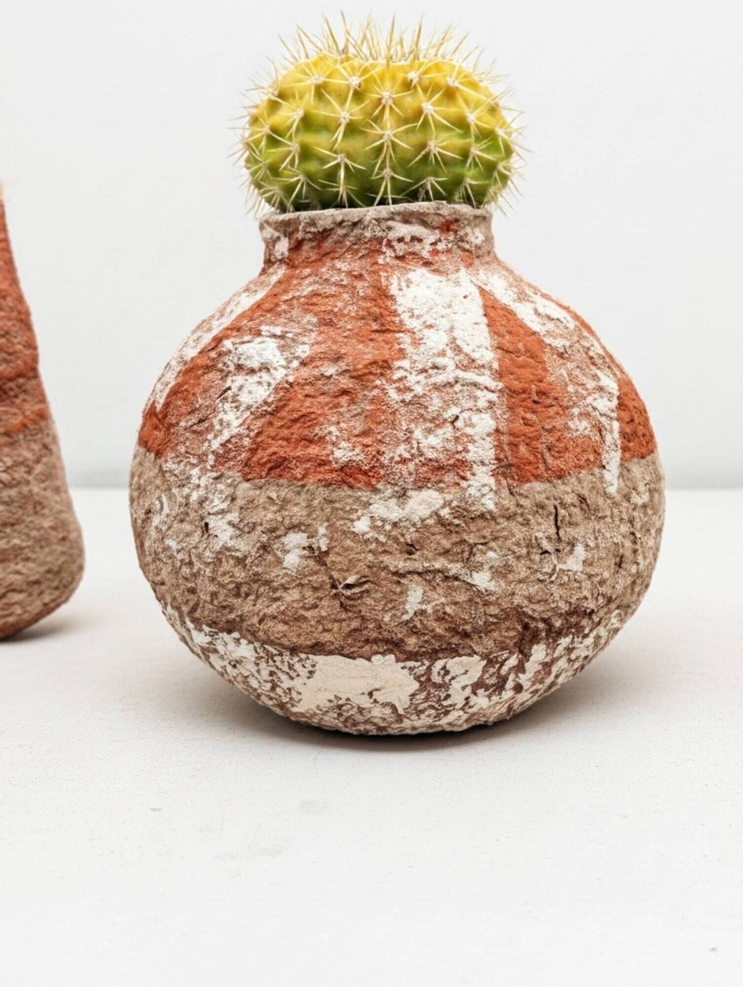 Set of 4 sculptural vases with a mineral Boho spirit - Wabi Sabi