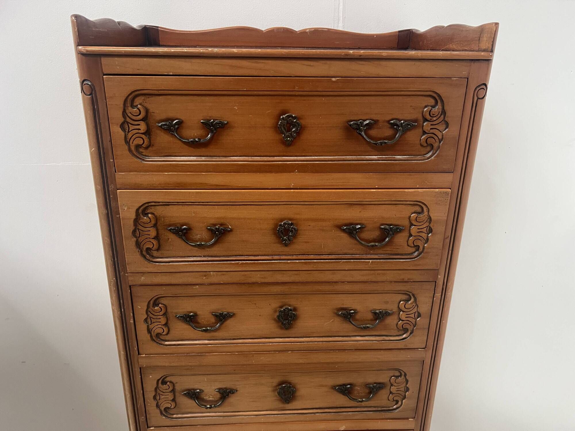 Regency-style chest of drawers in solid cherry wood, 20th century.