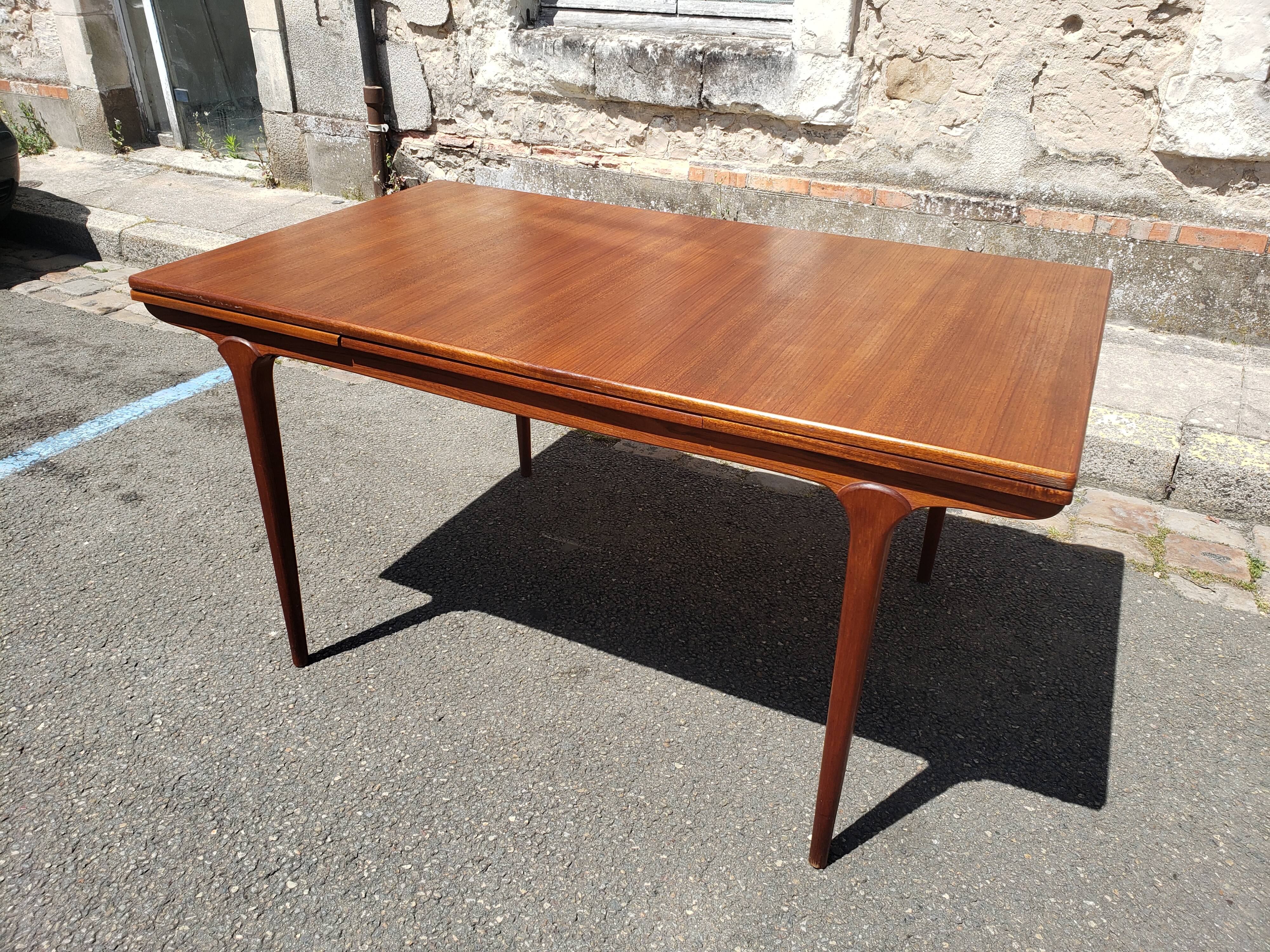 Scandinavian teak table expandable