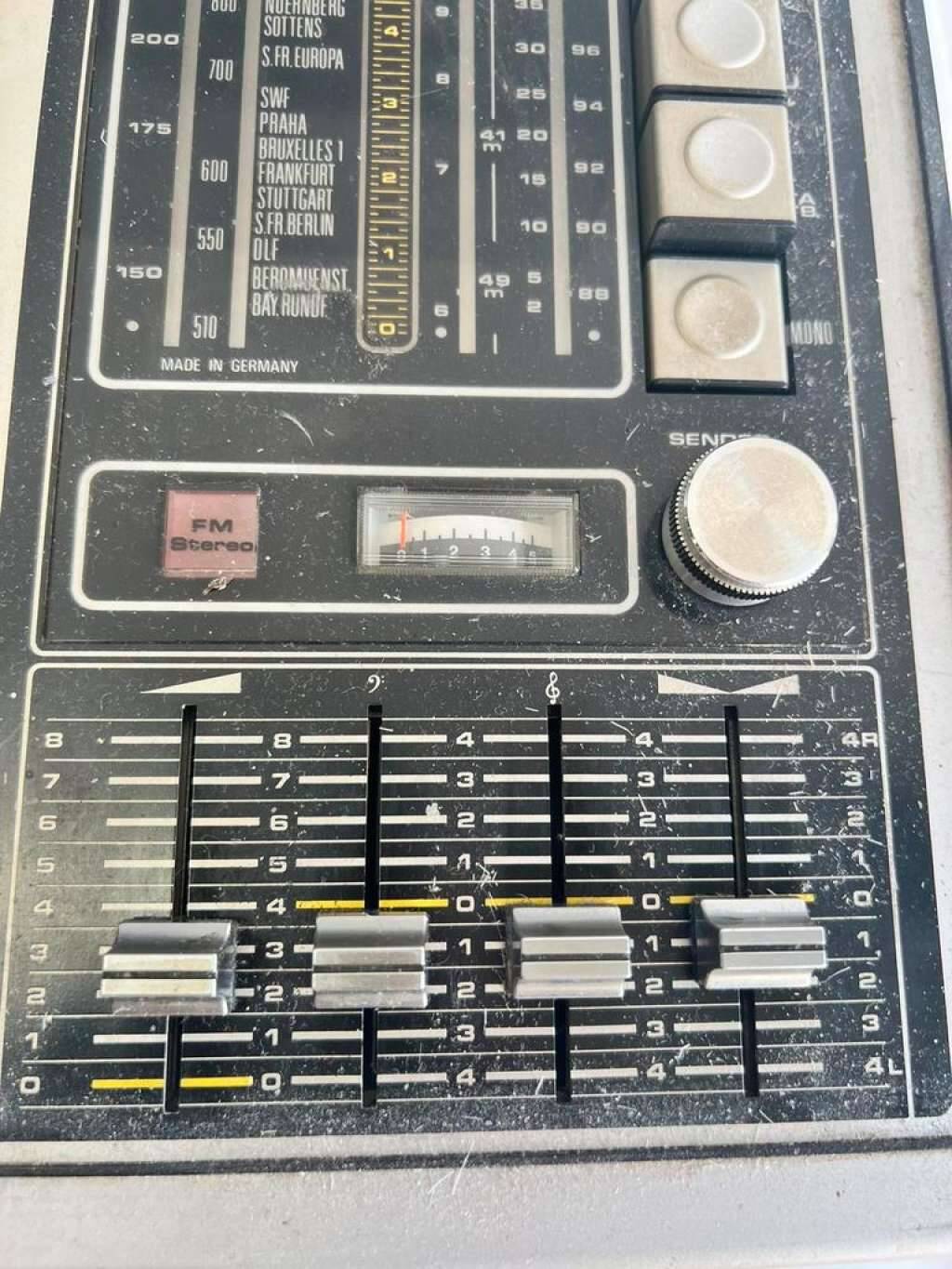 Vintage record player & radio with grundig speakers