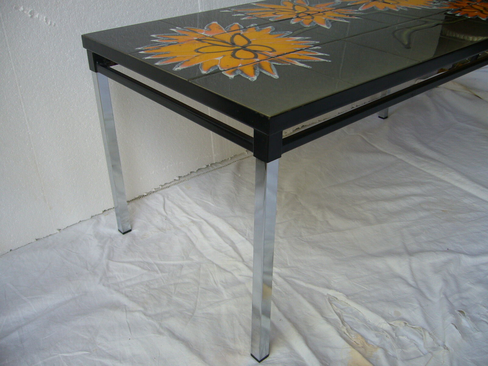 Low table tray vintage ceramic flowers