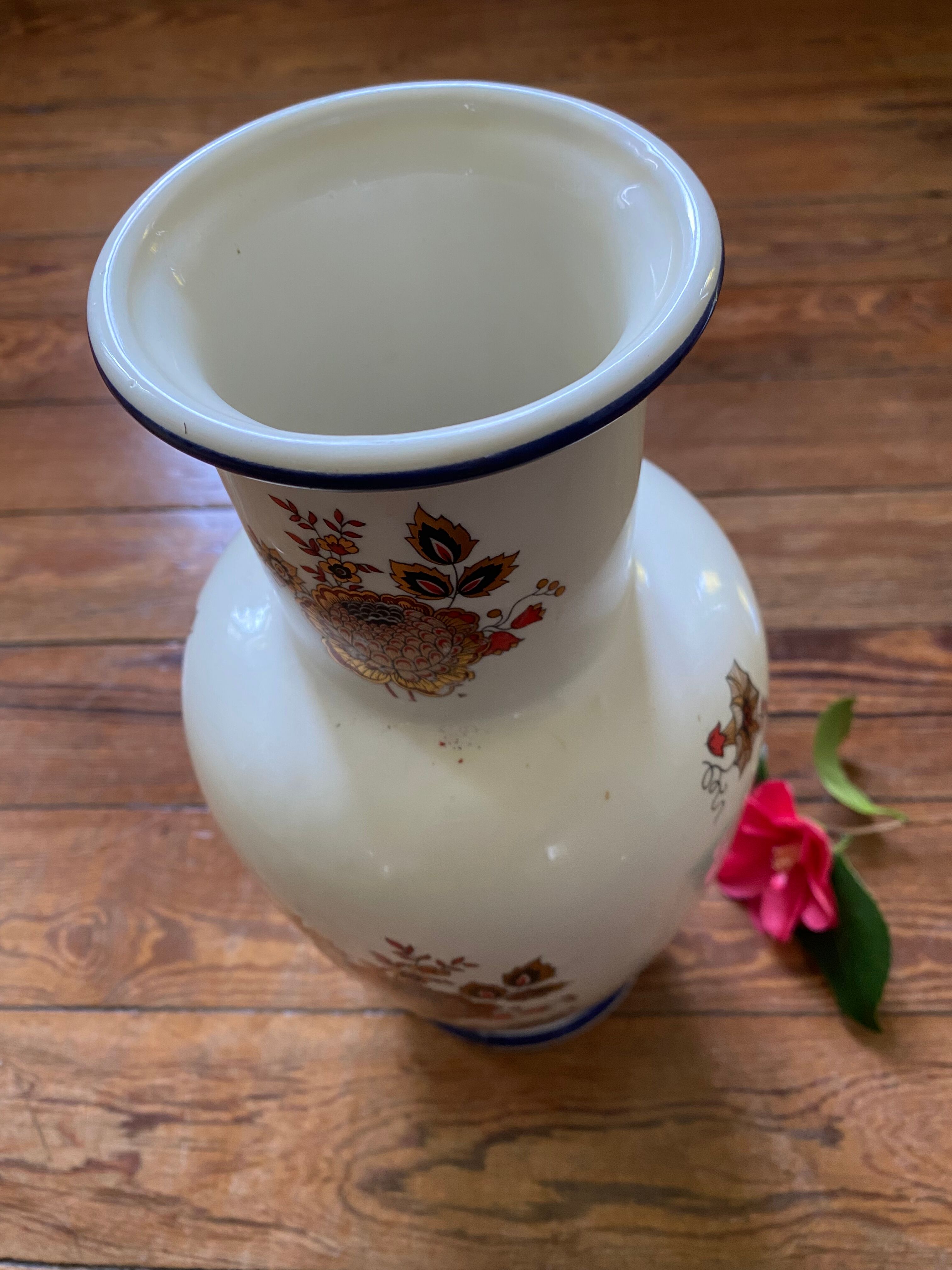 Japanese-style vase