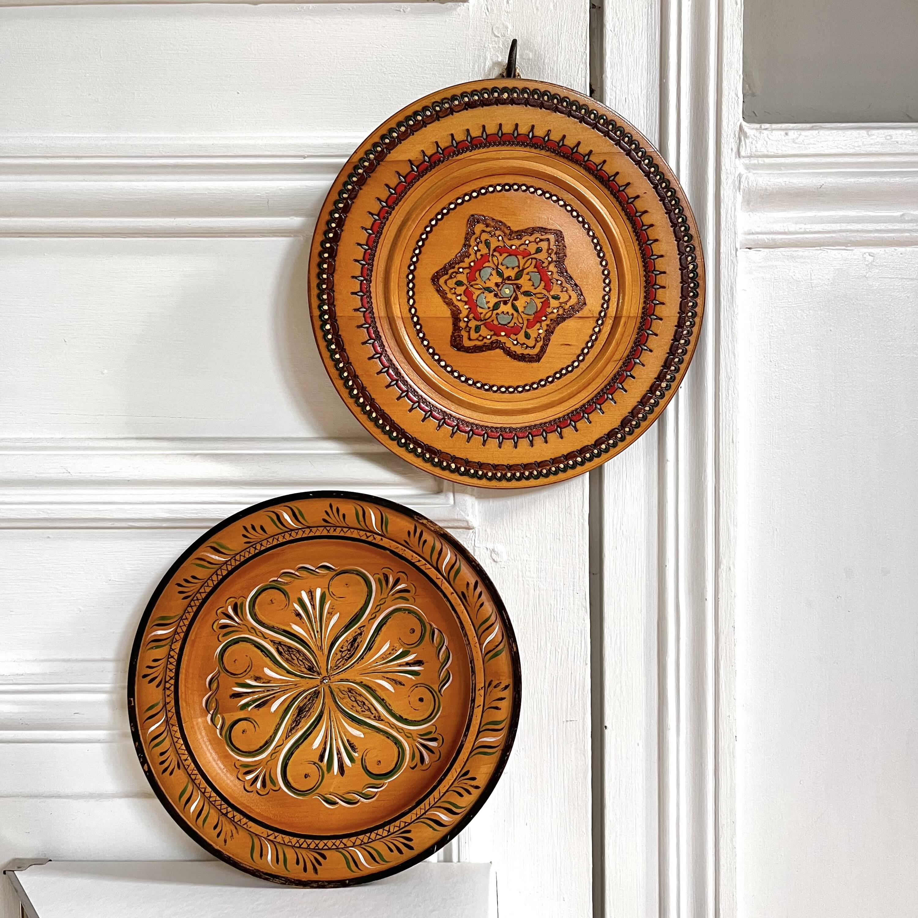 Vintage wooden decorative plates