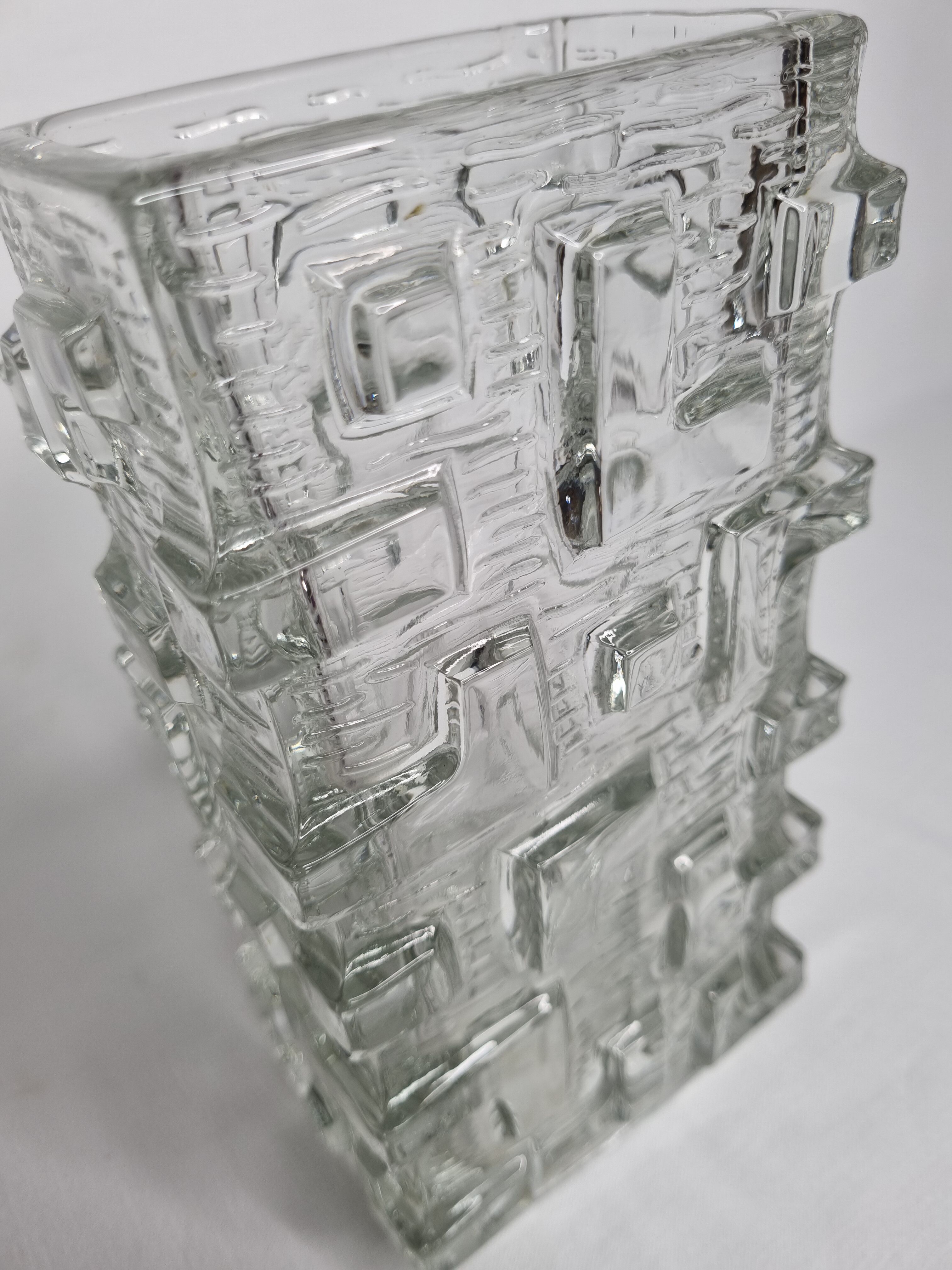 Art Deco molded crystal vase, 1930, 22 cm