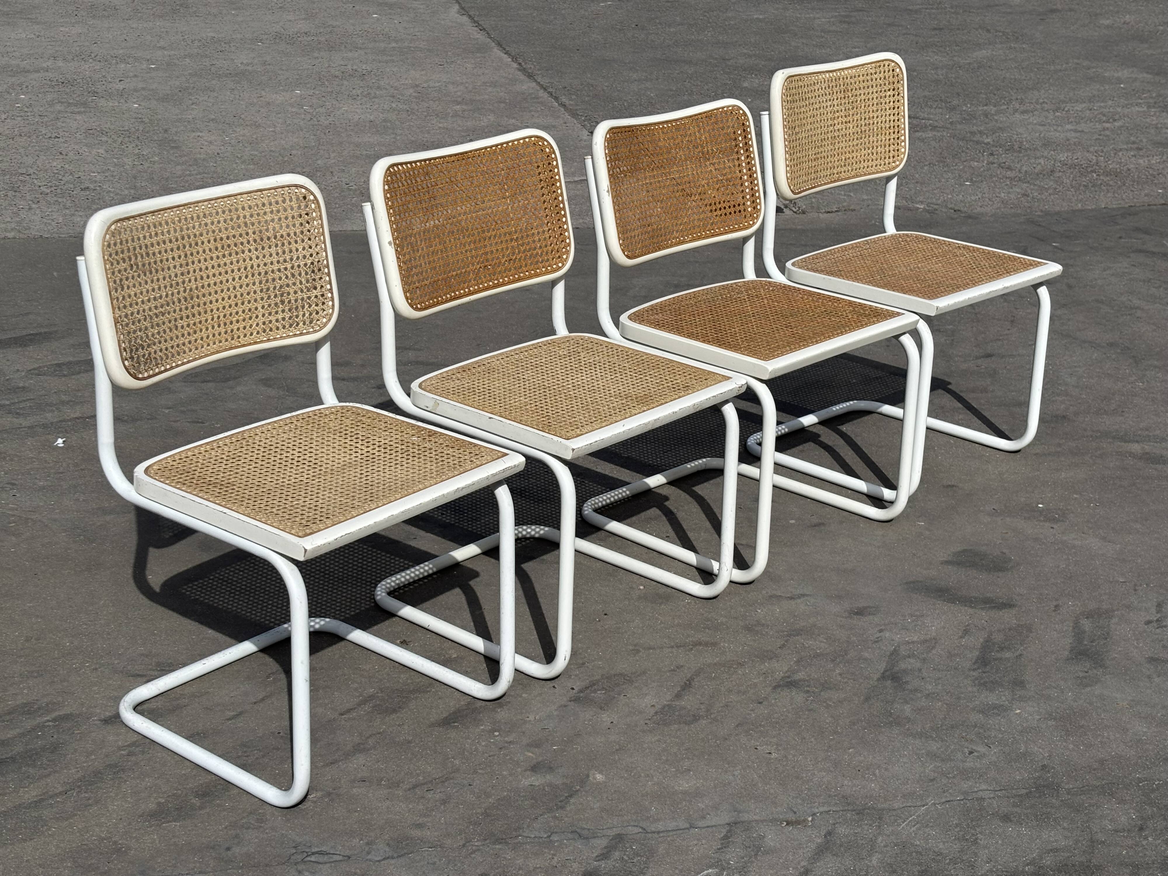 Set of 4 Cesca b32 model chairs in white dining chair