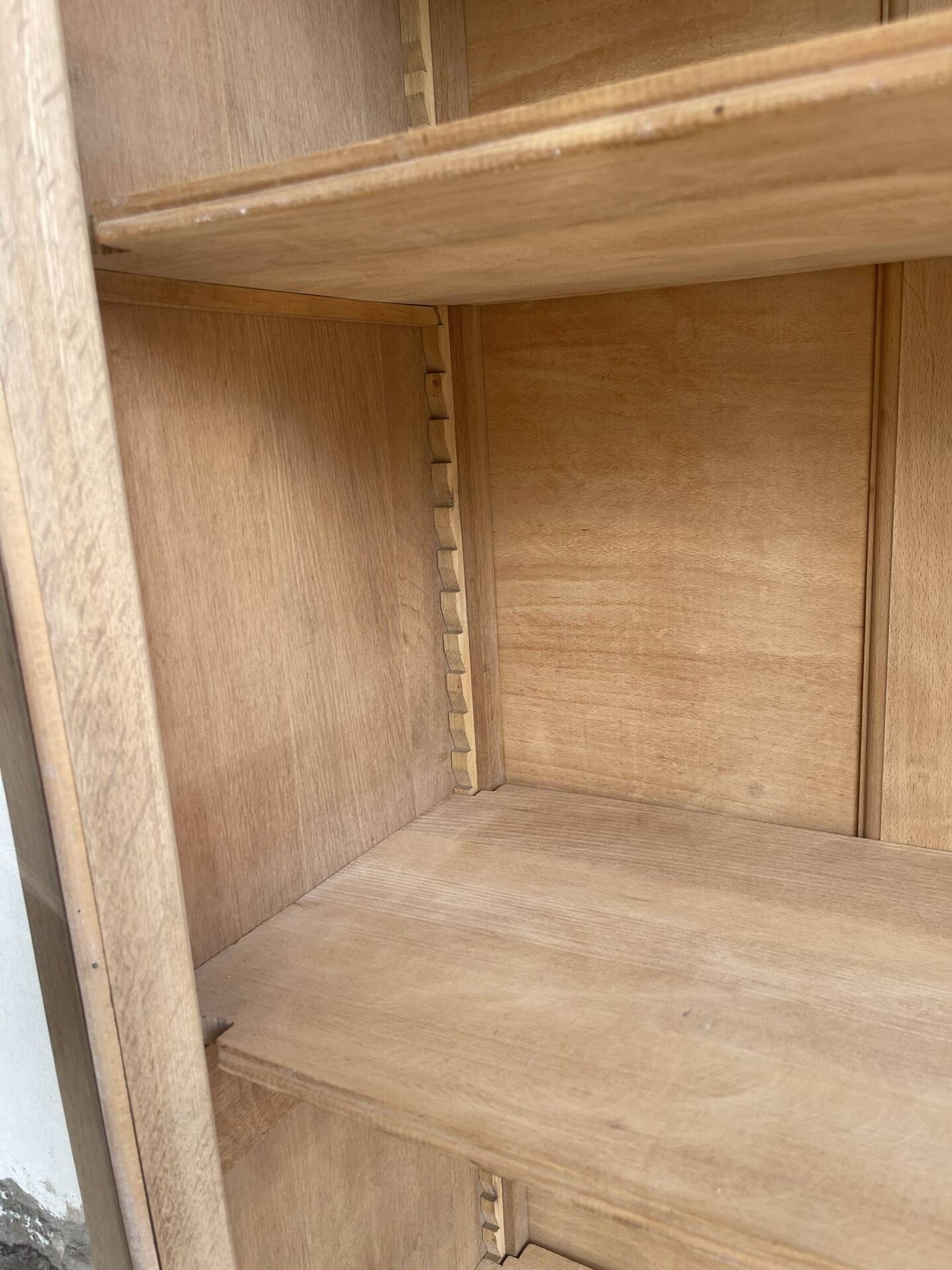 Armoire vitrée