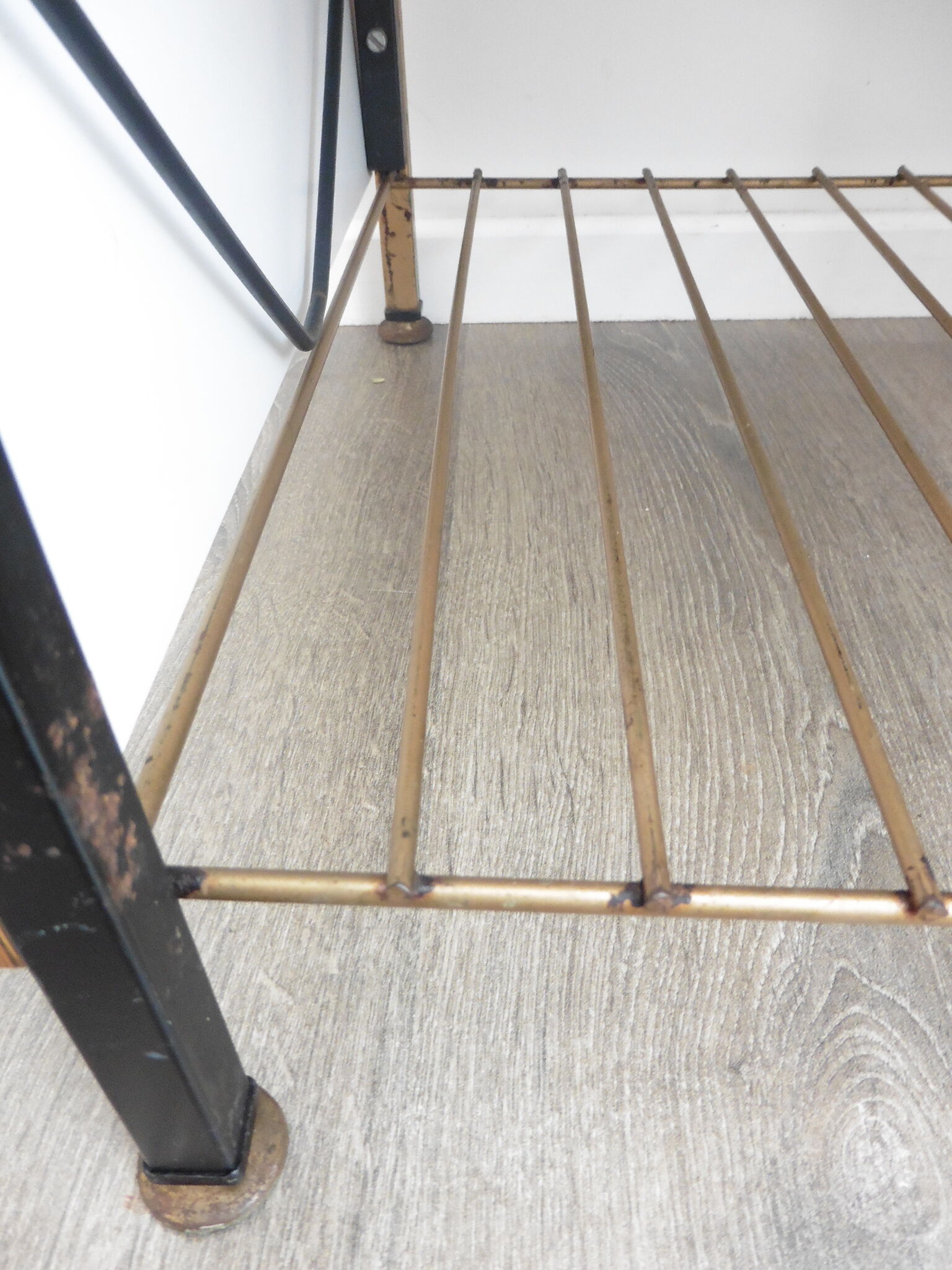 Expandable side table