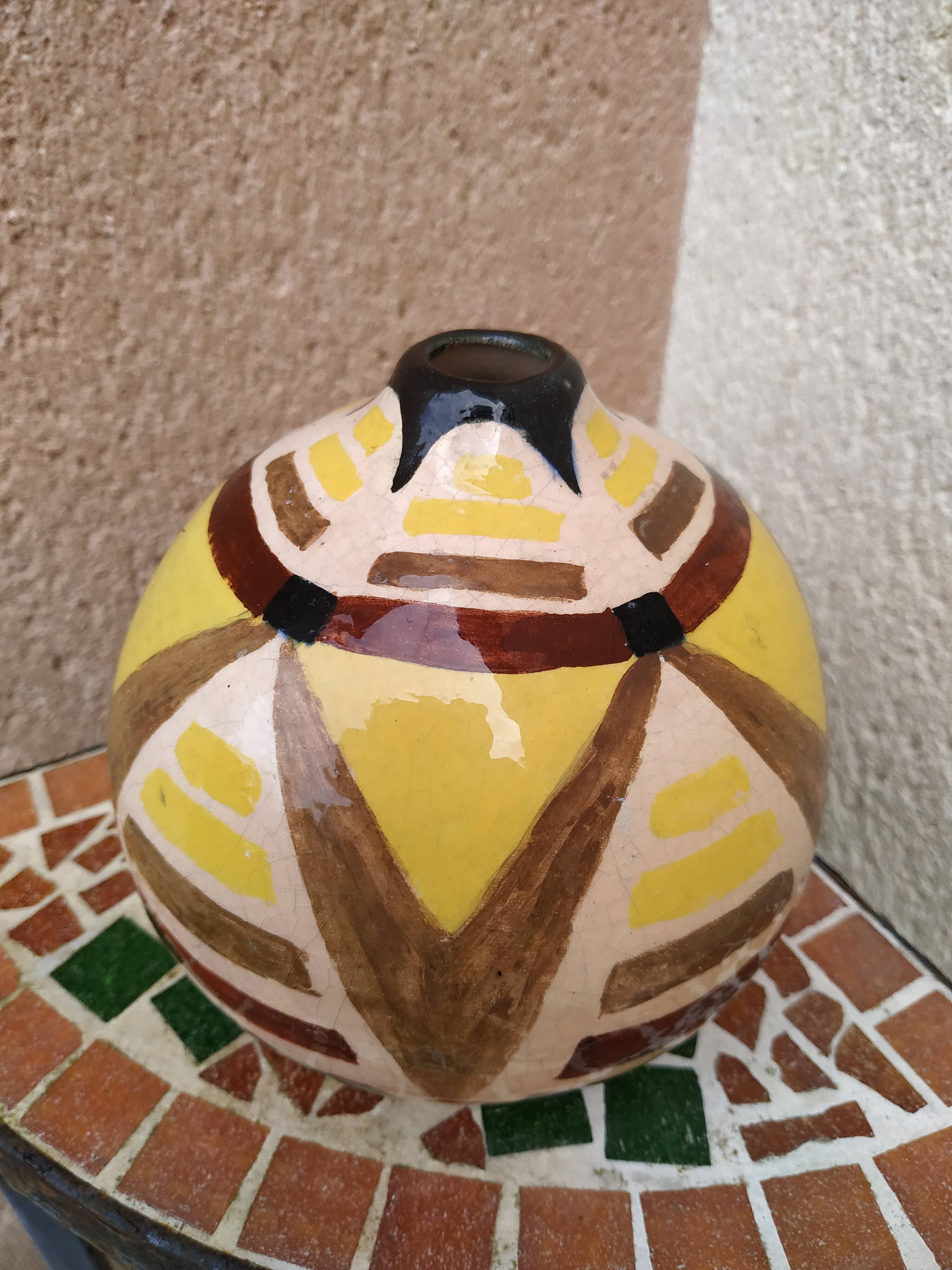 Vase ball design art deco