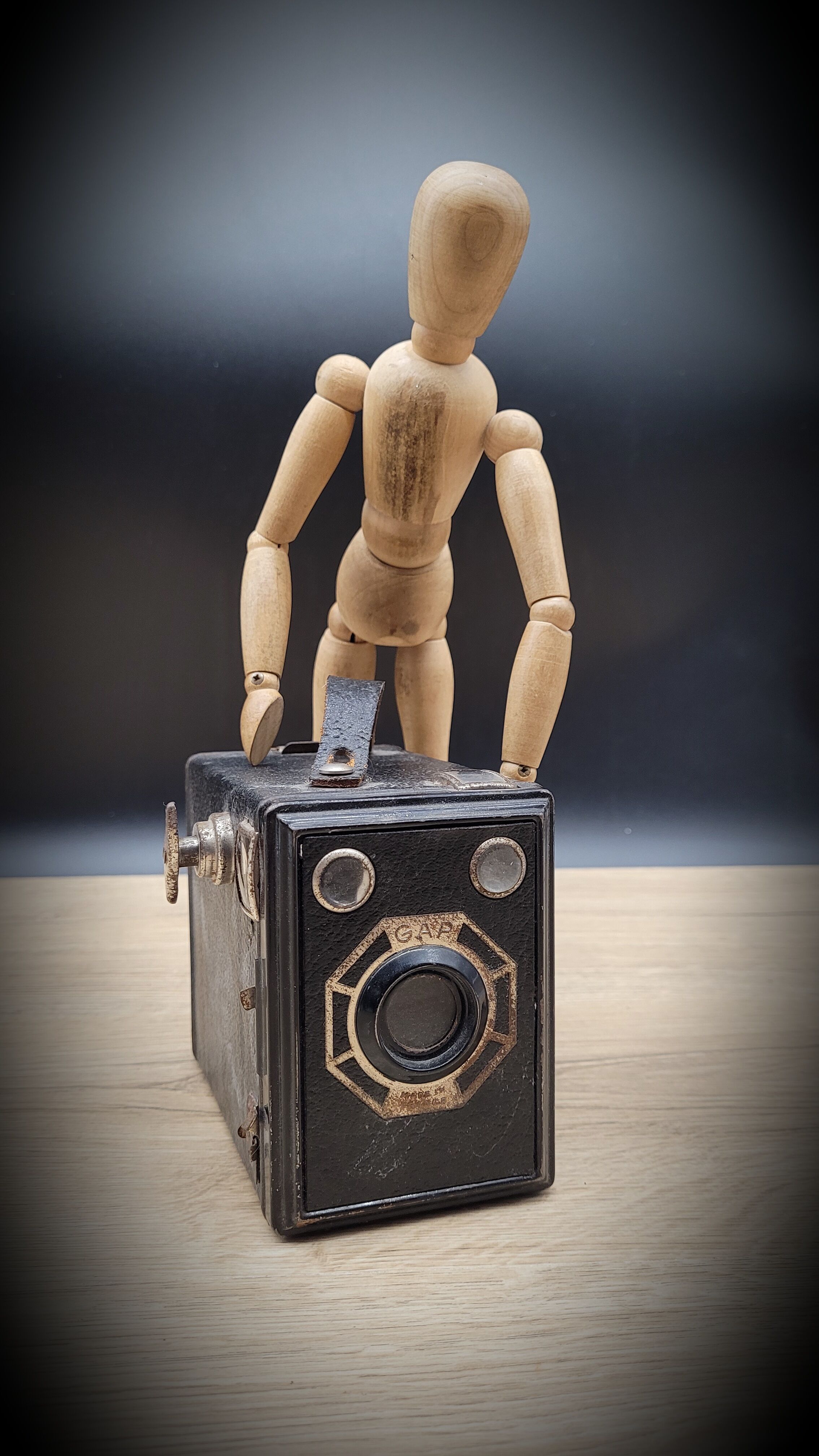 Gap box camera
