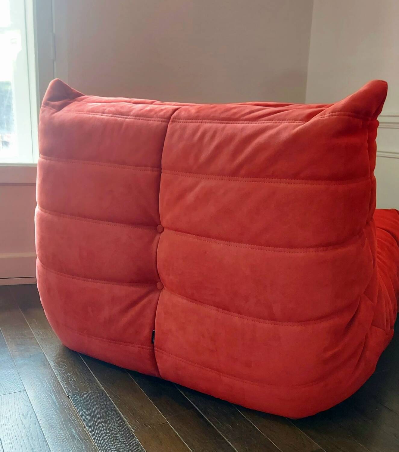 100% original – Togo 1 seater bench – Red Alcantara (Goya Red) by Lig