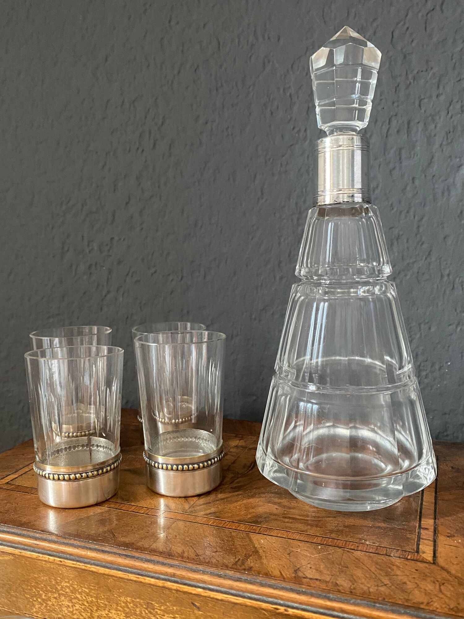 Liquor decanter in crystal and silver metal and matching glasses thereof