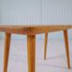 Table basse moderne du milieu du siècle en pin Suède 1940s