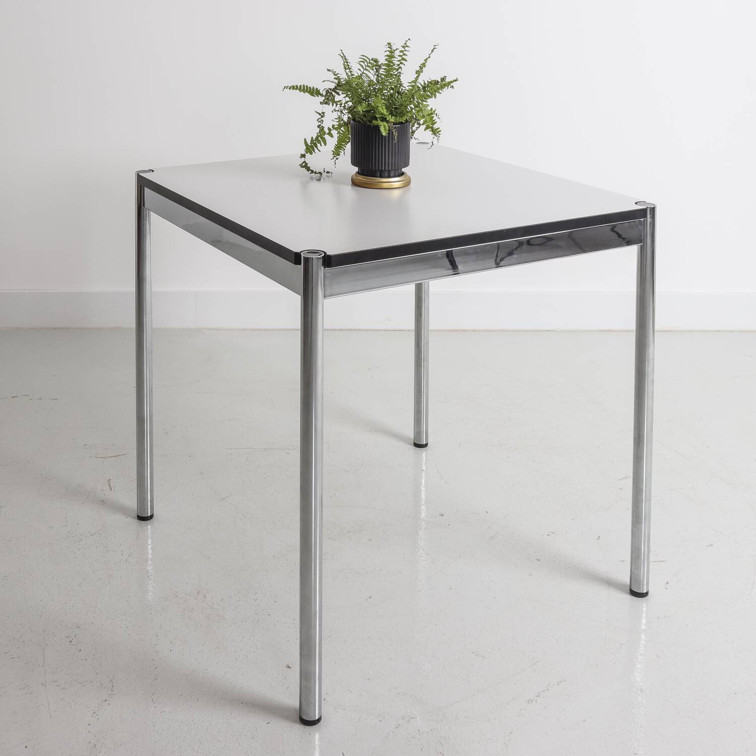 Square table in chromed steel - USM Haller