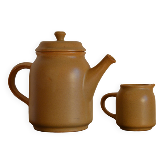 Sarreguemines "Fermette" teapot and milk jug in a set