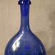 Bouteille flacon en verre teinté bleu signé Biot