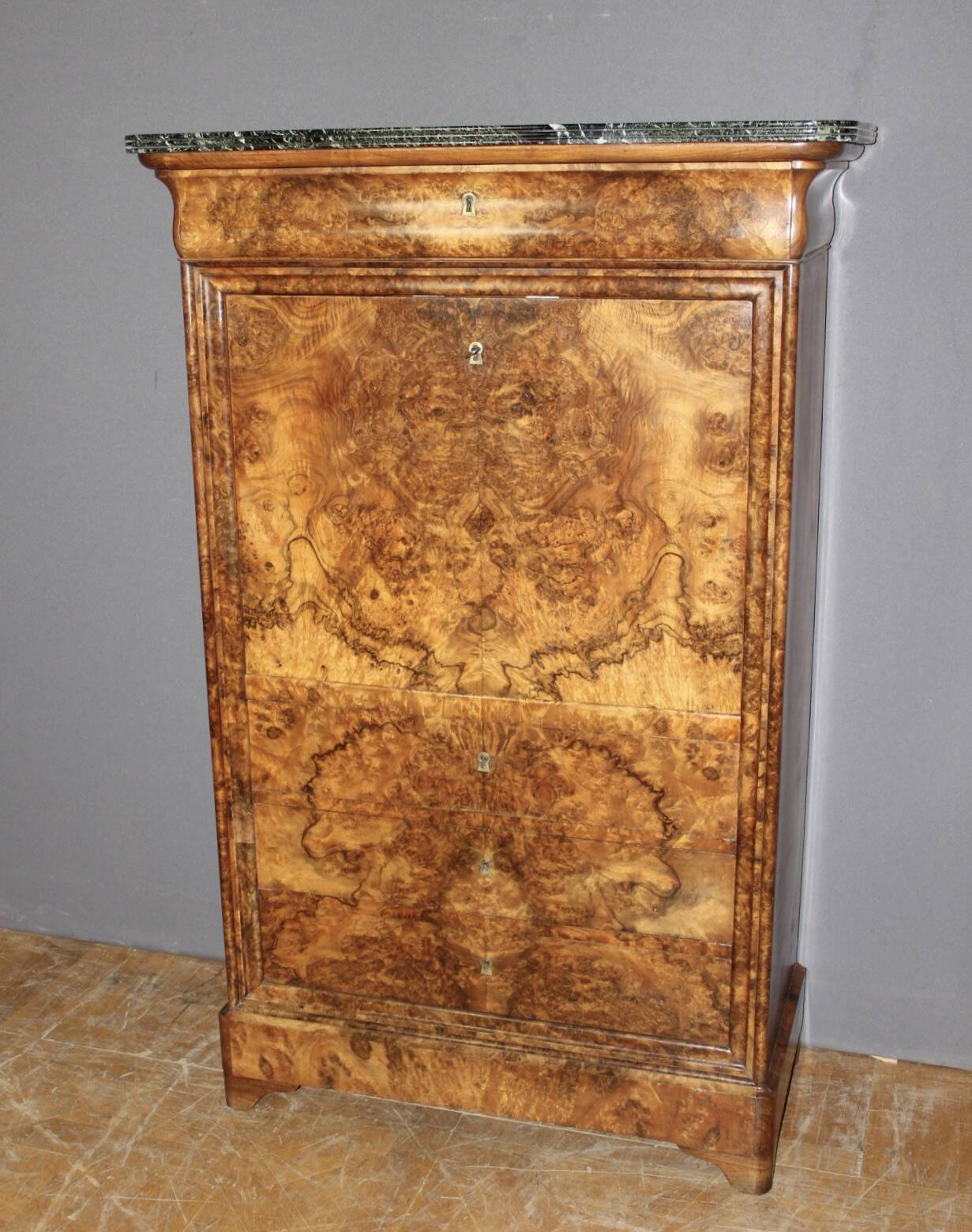 Louis Philippe period secretary in walnut veneer, 19th century.