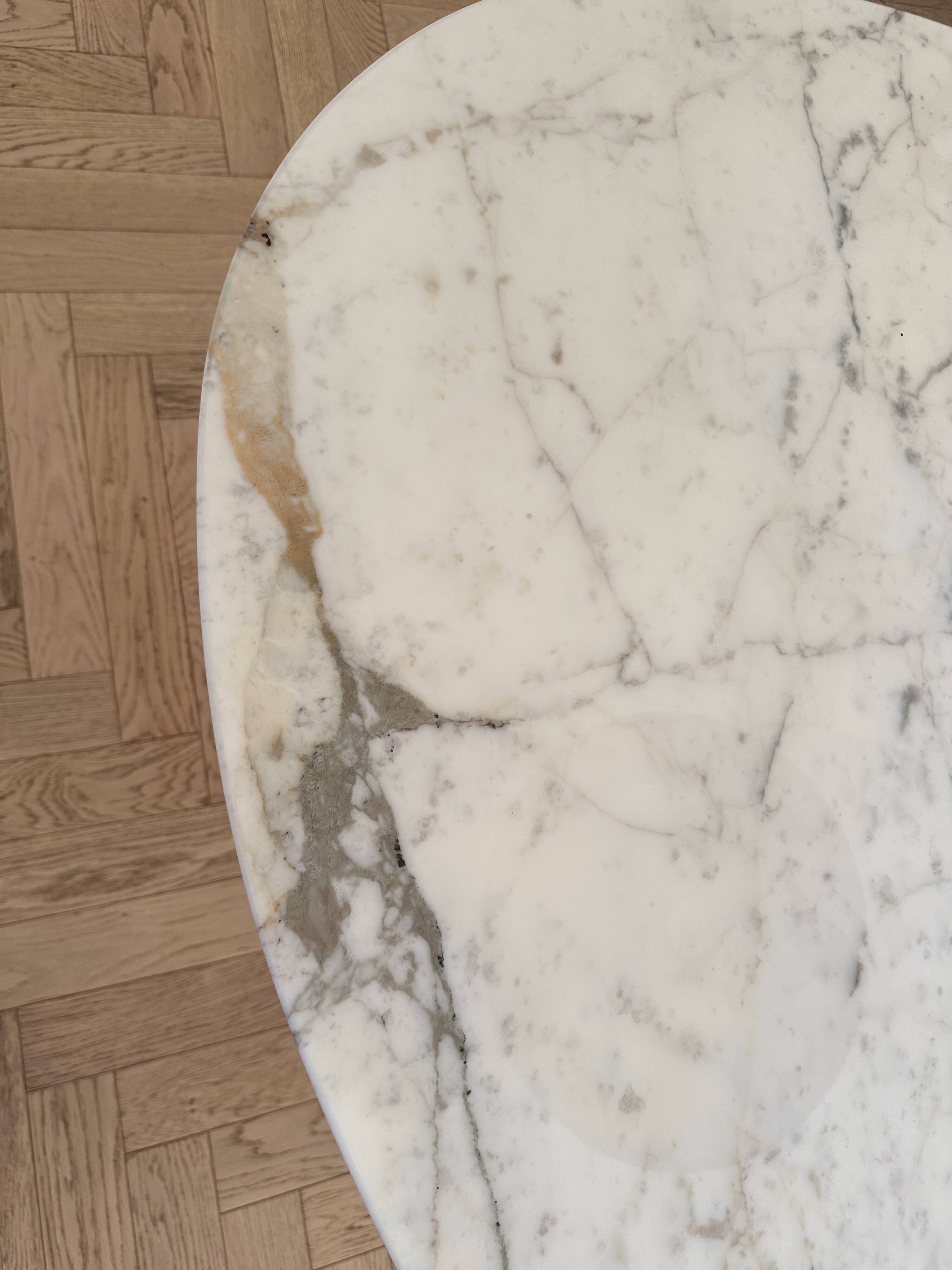 Oval Knoll Saarinen table, Calacatta marble, 198cm, year 2022, tulip.