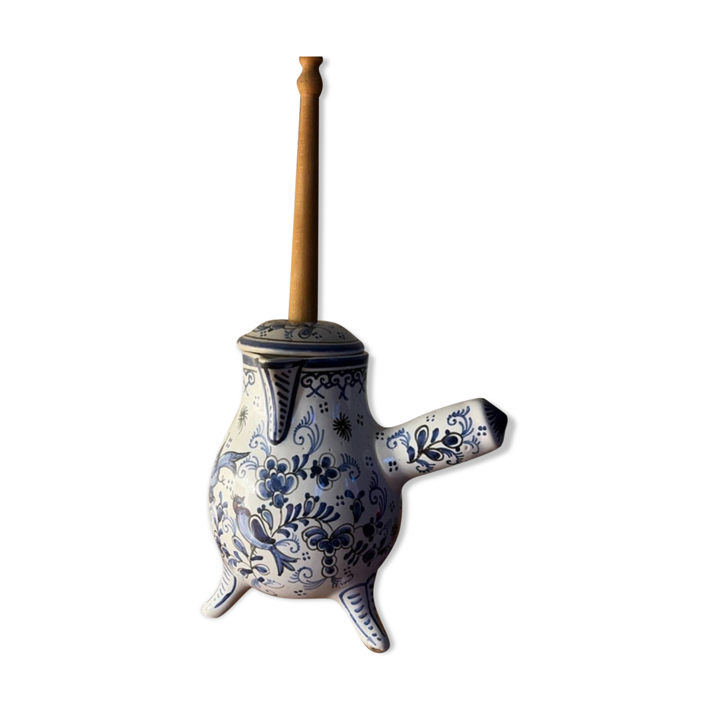 Antique chocolate pot in faience with its original whisk.