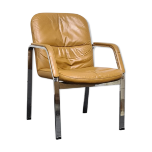 Chaise empilable en cuir