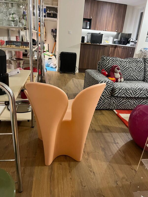 Fauteuil Clover de Ron Arad rose pâle
