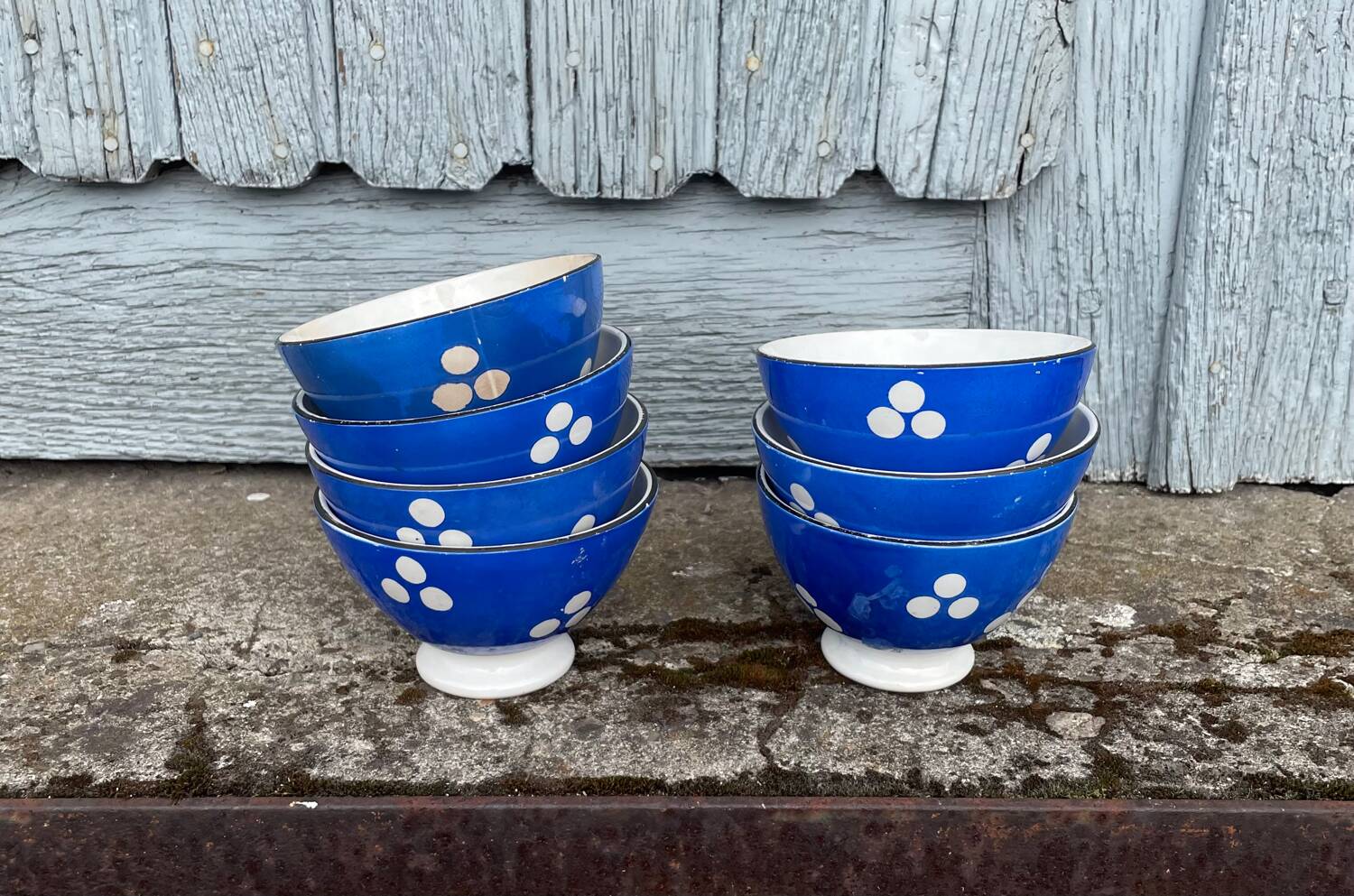 7 mini coffee bowls with blue polka dot decoration