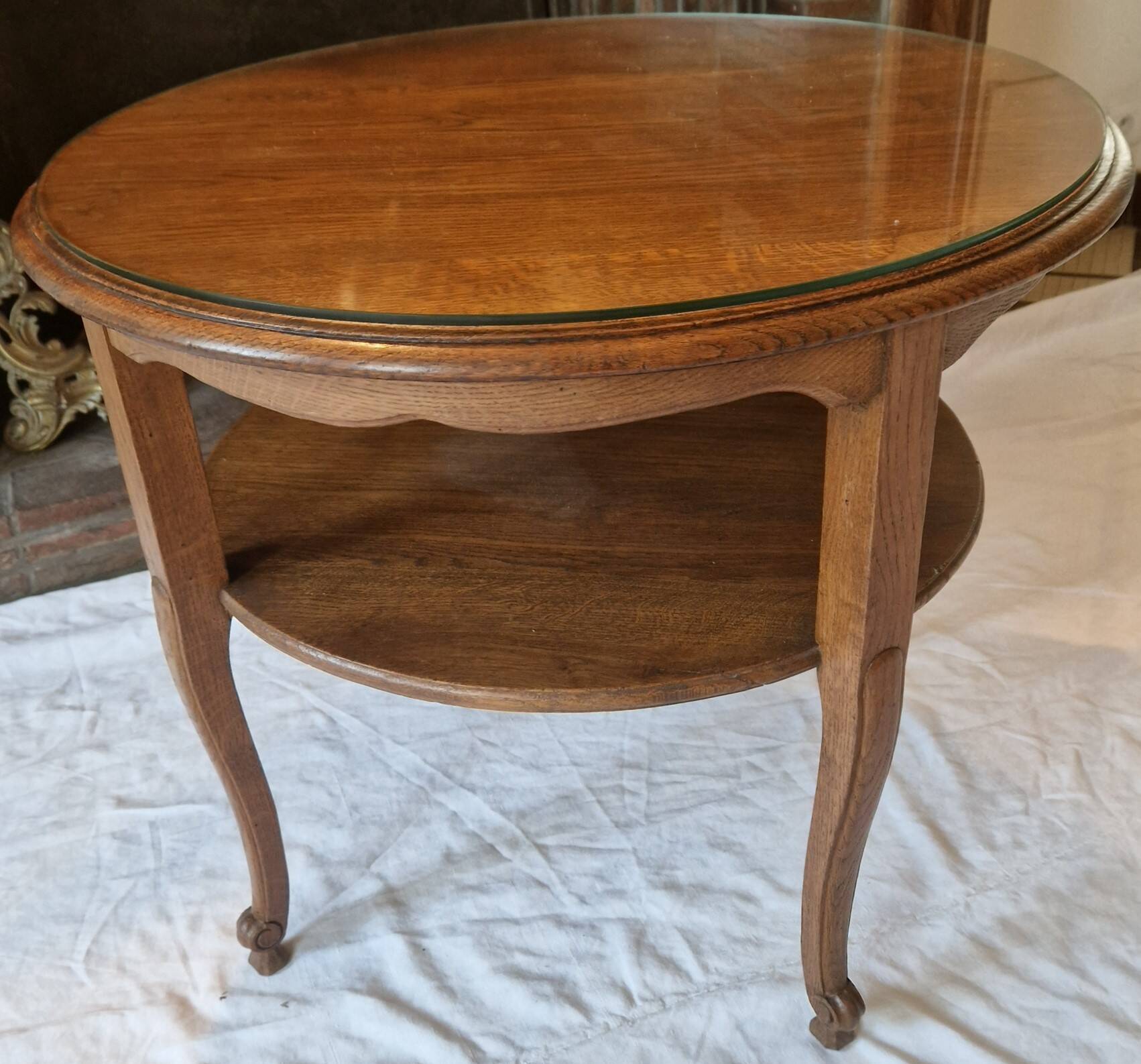 Round walnut gueridon with two tiers – Louis XV style – Perfect condition