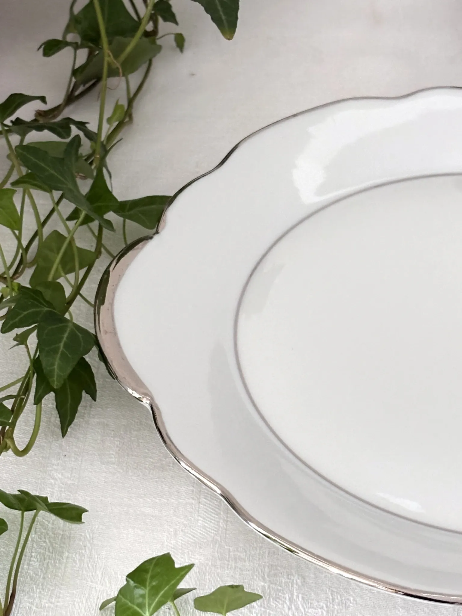 Plat à tarte en porcelaine blanche