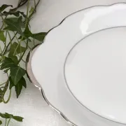 Plat à tarte en porcelaine blanche