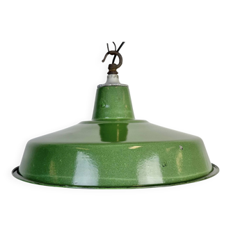 Lampe à suspension industrielle en émail vert, années 1960