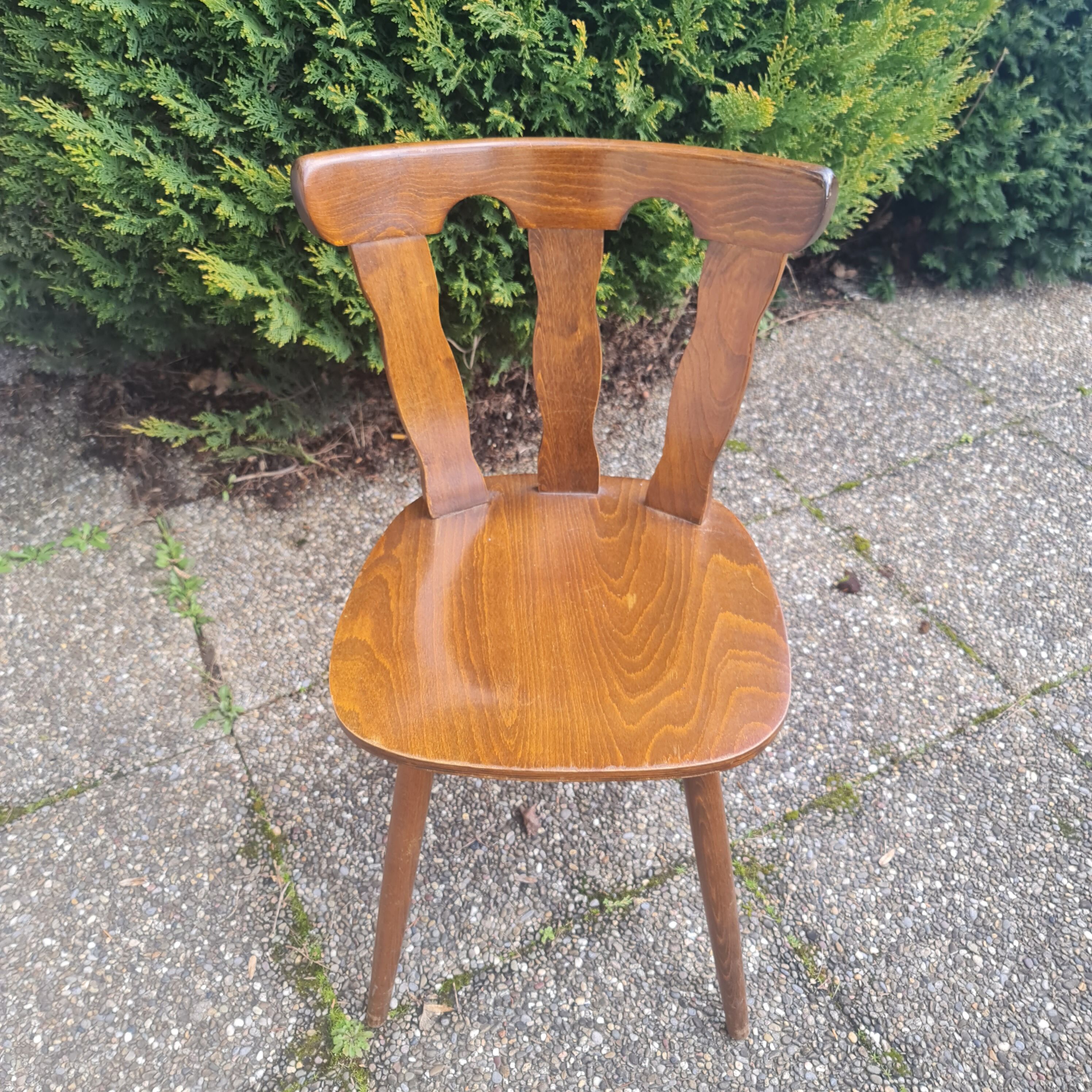 26 chaises de bistrot