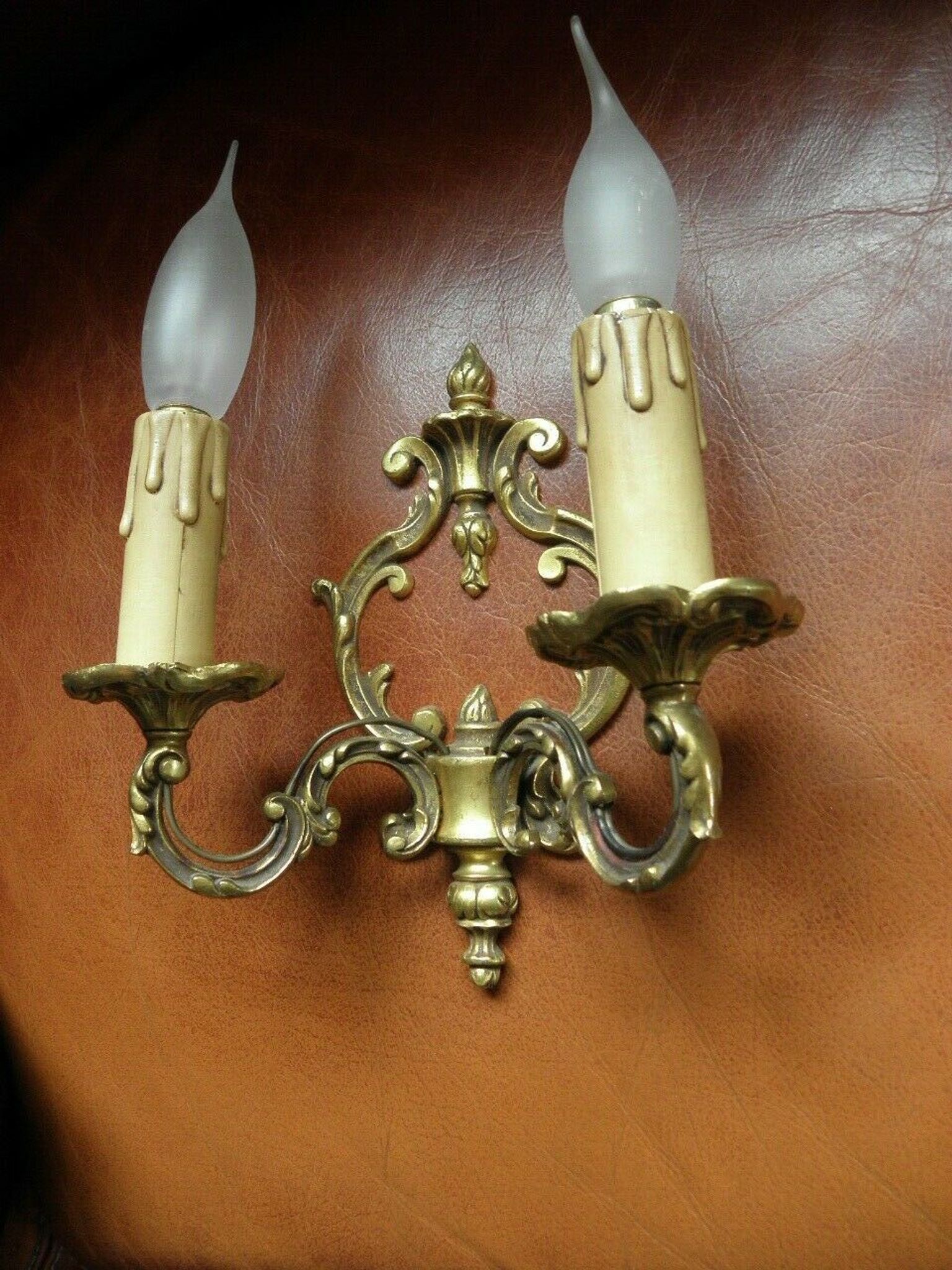 Pair of bronze double-arm appliques