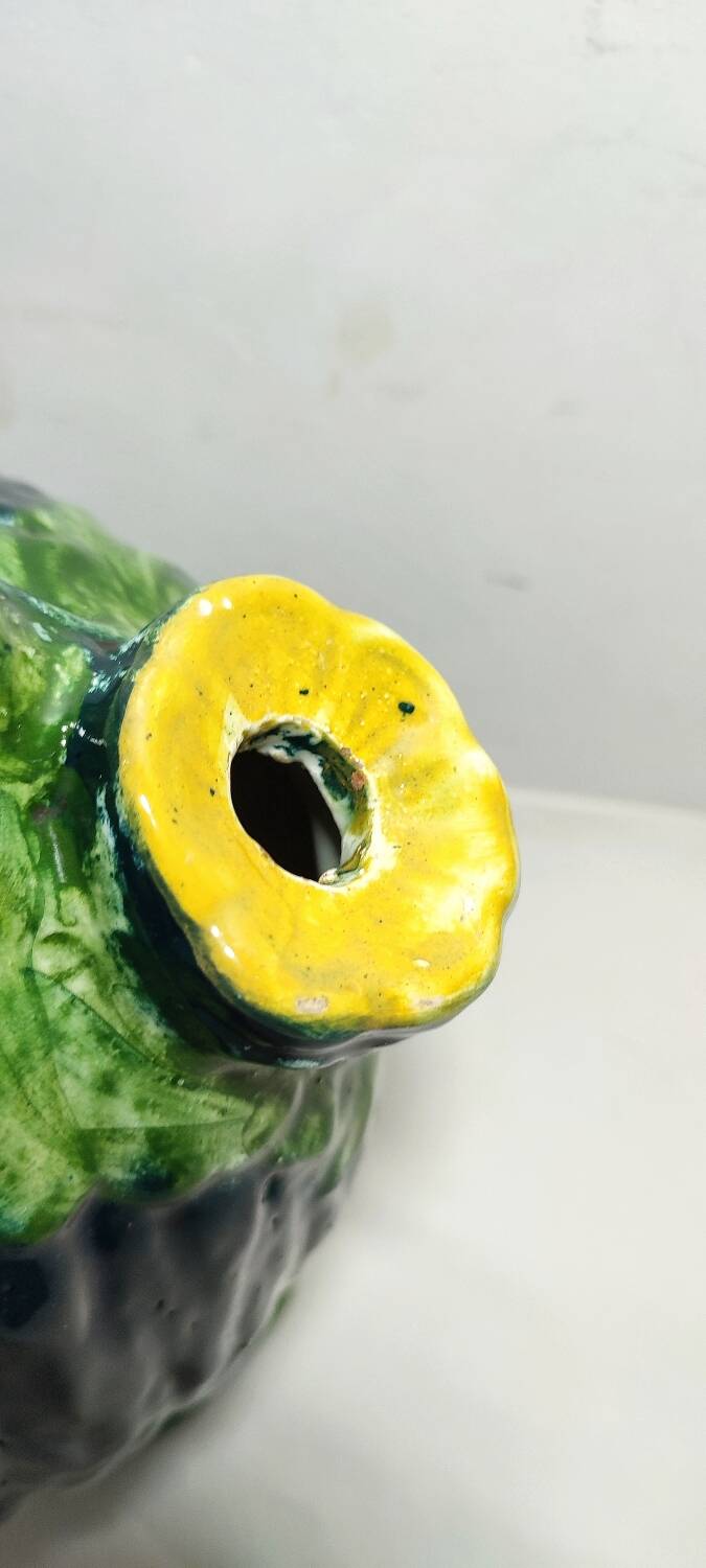 Bouteille en céramique Manises. Espagne, années 1970.