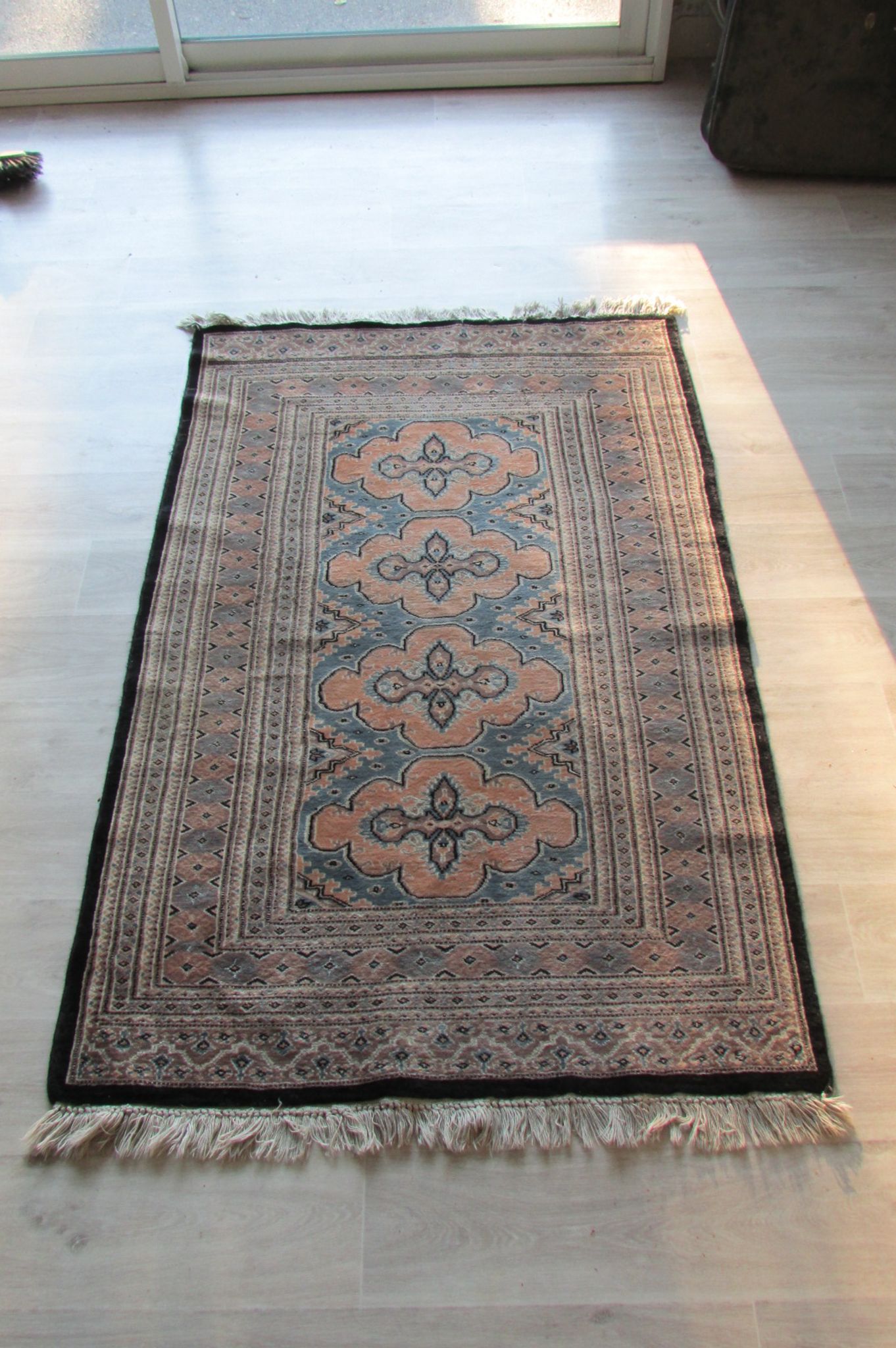 Tapis oriental, 153 x 98 cm , frangé