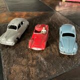 Lot 3 voiturettes dinky toys, peugeot, maserati, volkswagen