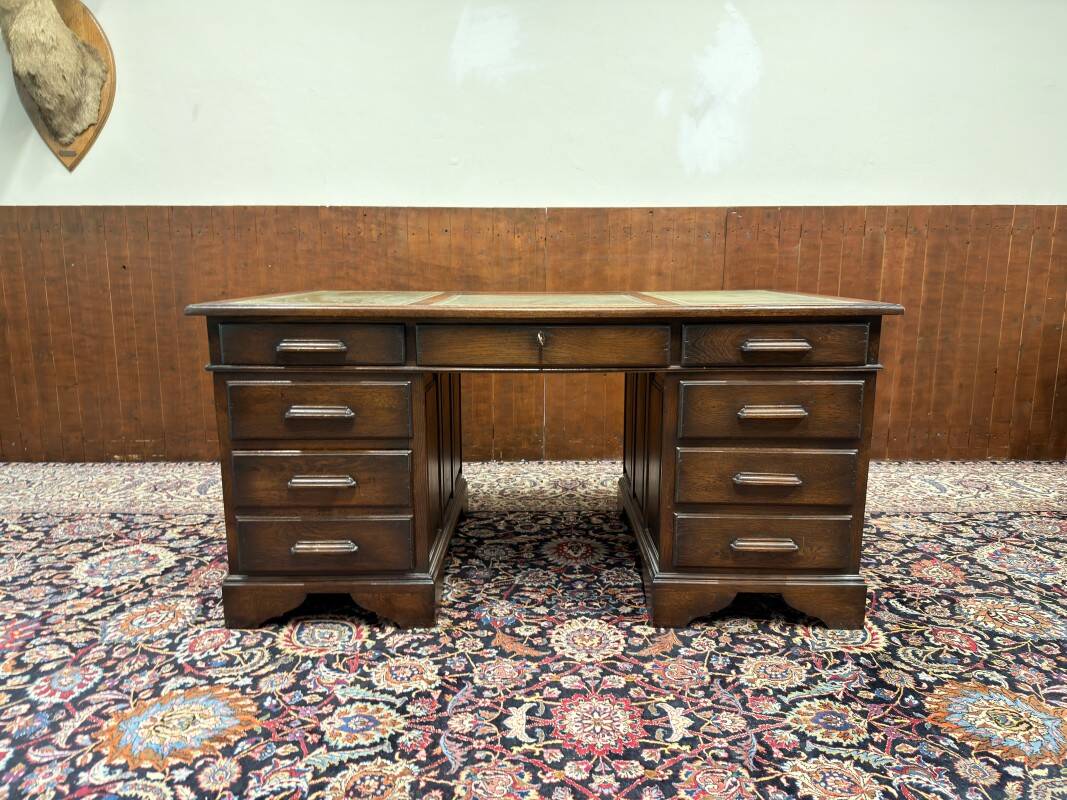 Bureau Chesterfield anglais antique