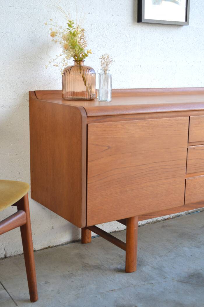 Curved enfilade by White & Newton * 208 cm