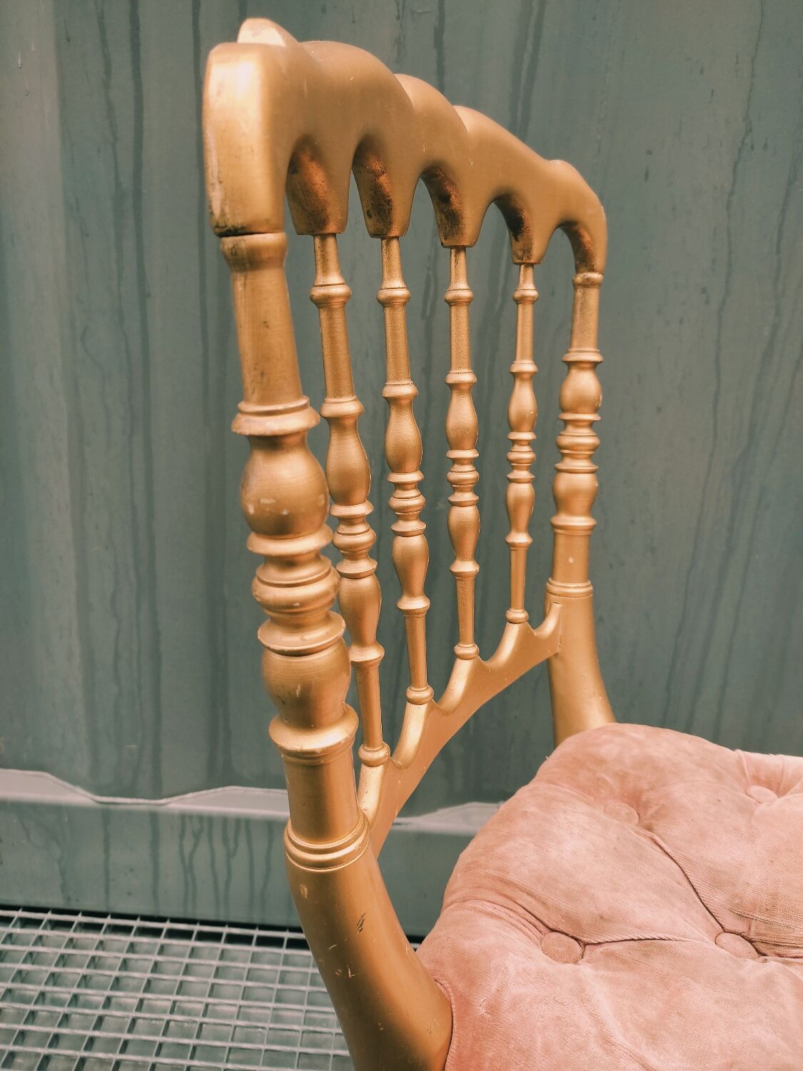 Chiavari chair in gilded wood