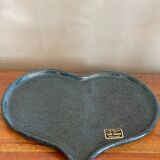 Heart-shaped empty pocket
