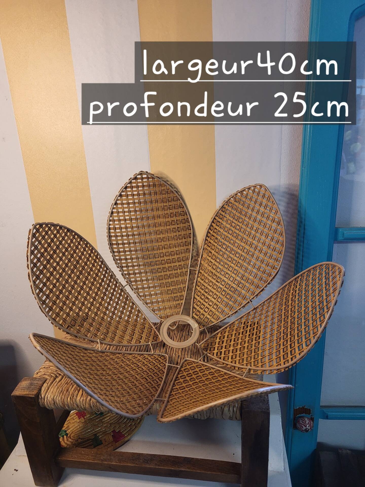 Suspension fleurs rotin