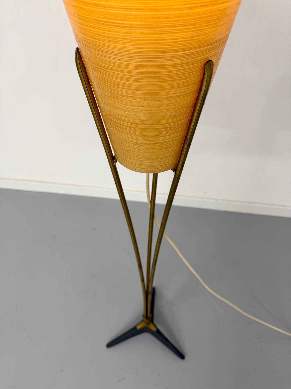 Antique brass and fiber amphora floor lamp from the 60s vintage design