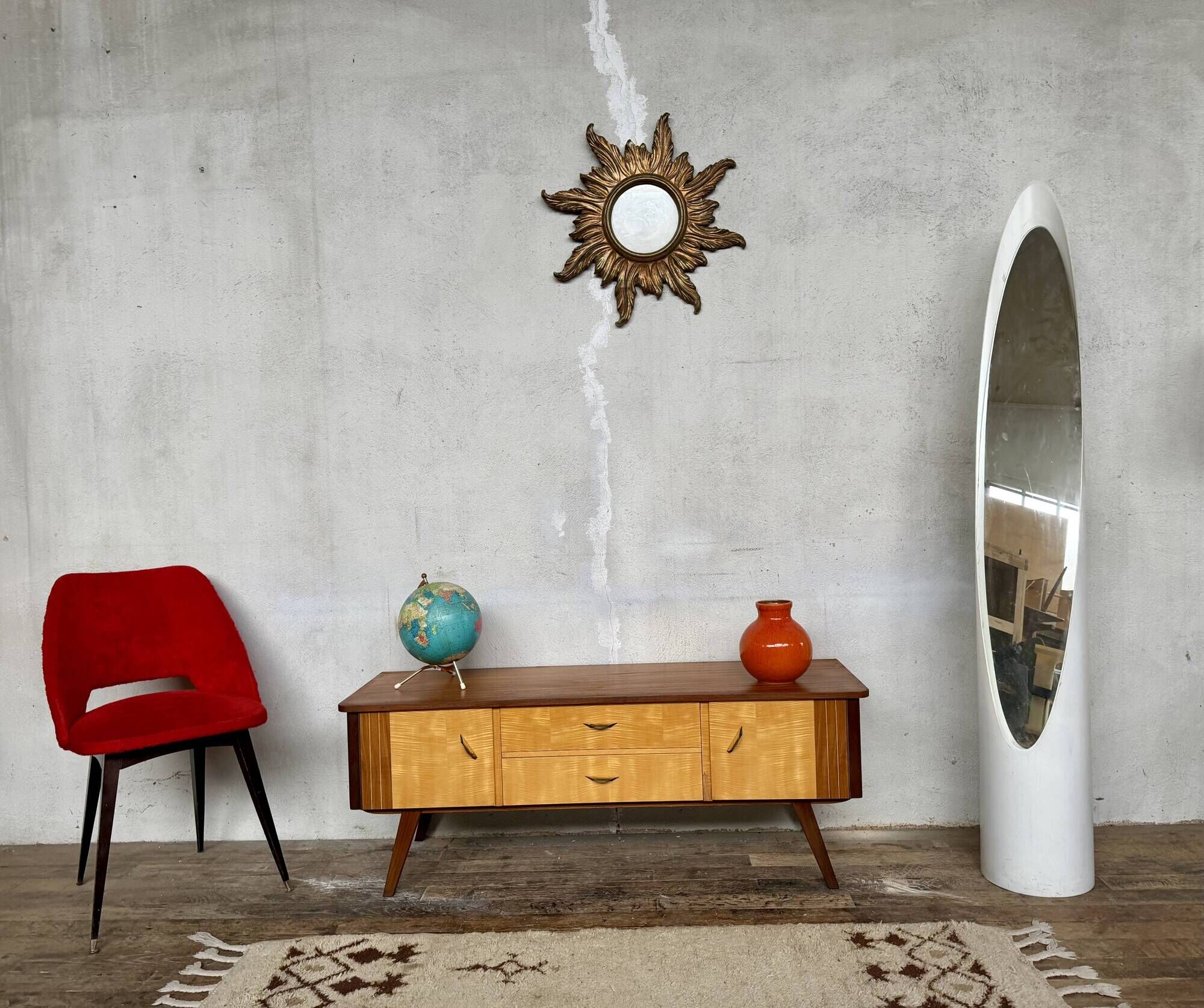 Enfilade vintage TV/Hi-Fi with tapered legs