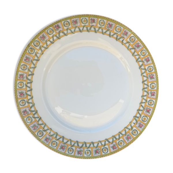 6 assiettes en porcelaine de limoges motif frise florale anciennes