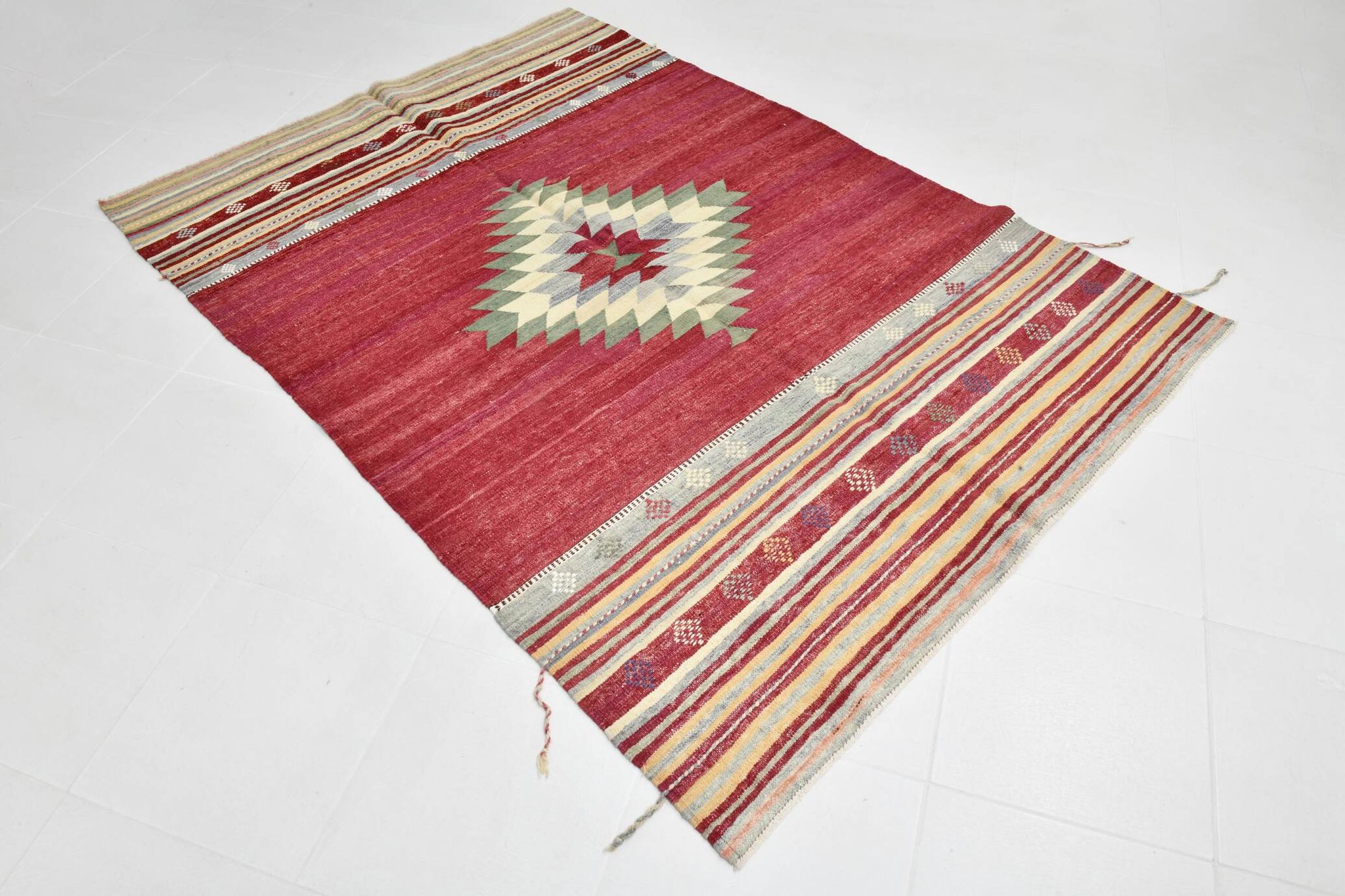 Tapis Kilim moderne rouge doux 5x7, 156x224 cm