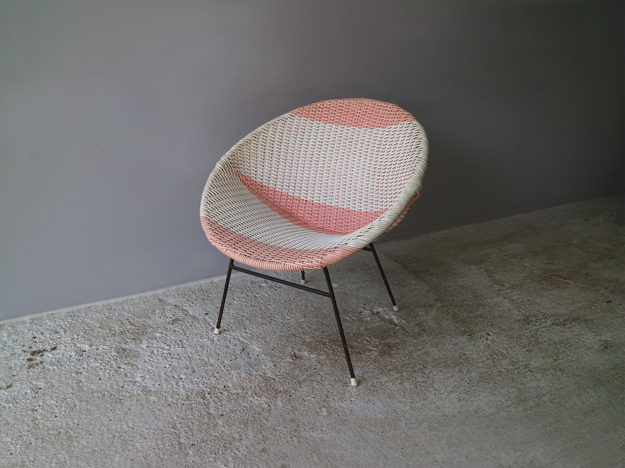 1960’s mid century pod shell lounge chair