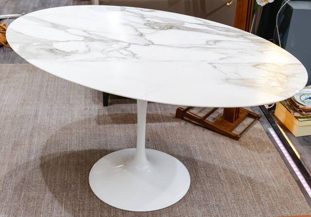 Eero Saarinen & Knoll Table "Tulip ovale" calacatta oro
