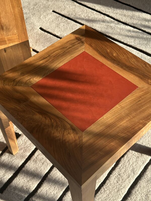 Table basse en noyer et plateau en tadelakt