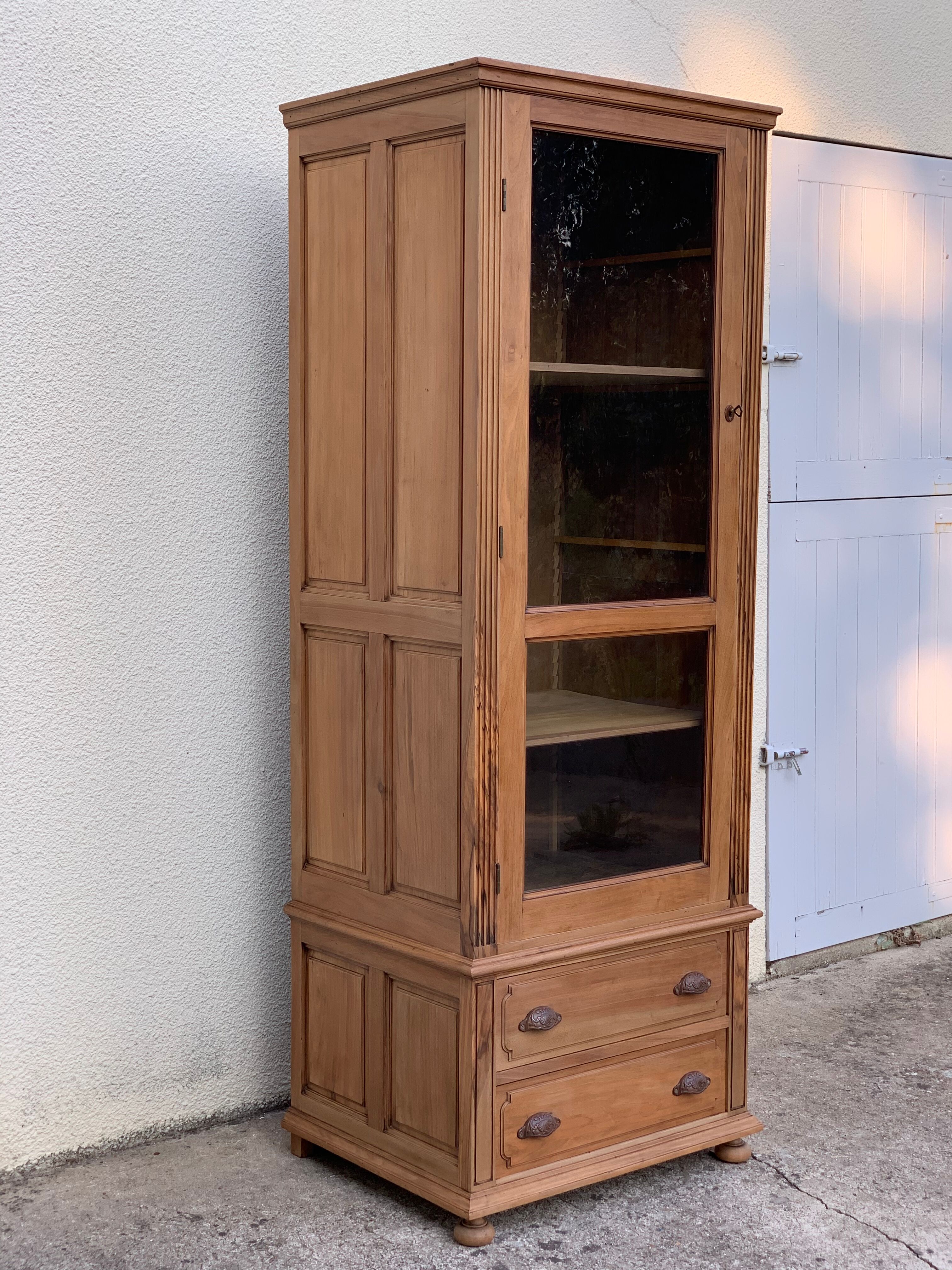 Armoire bonnetière parisienne vitrée 1920