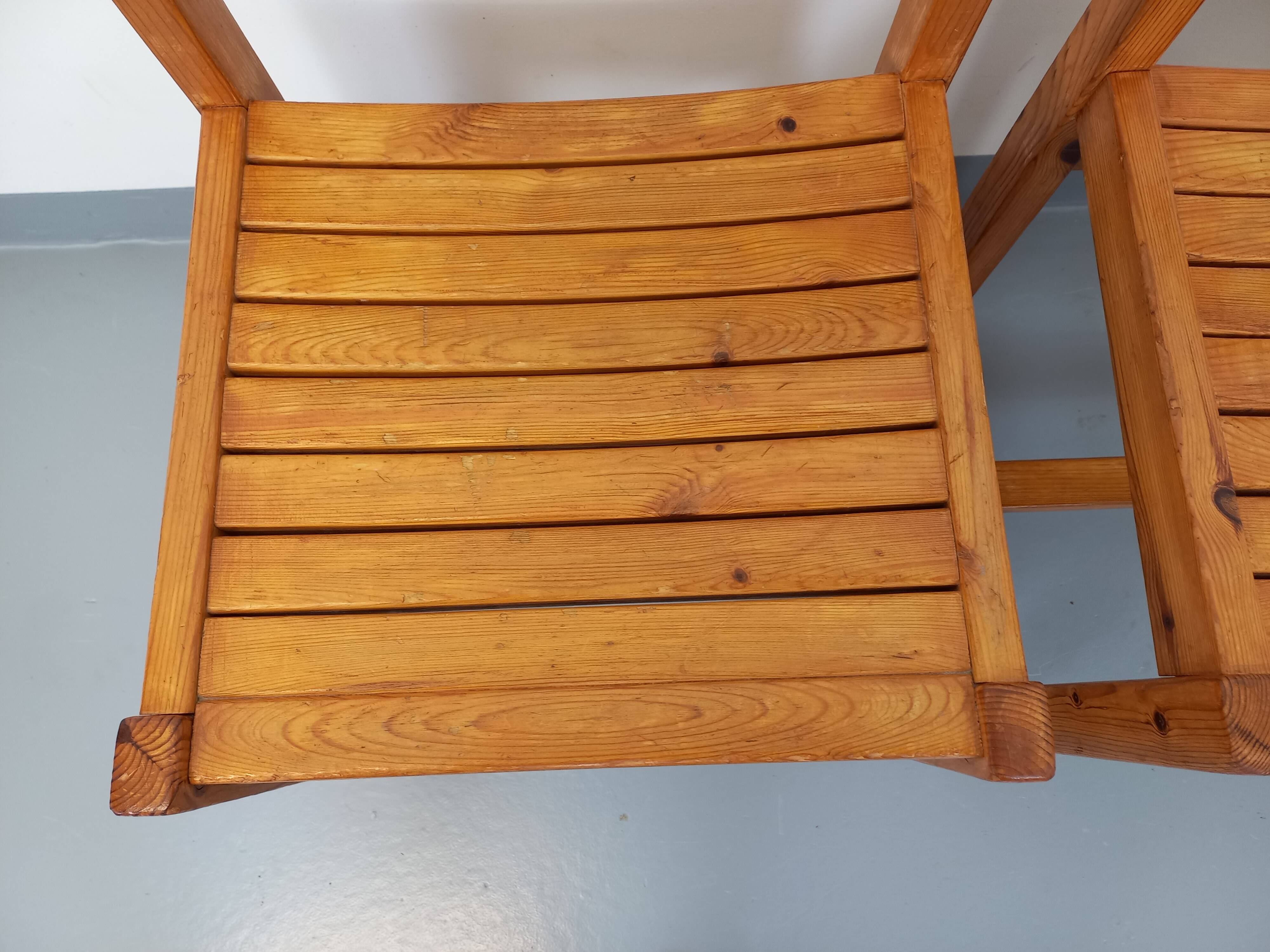 Pair of vintage pine chairs from the 70s